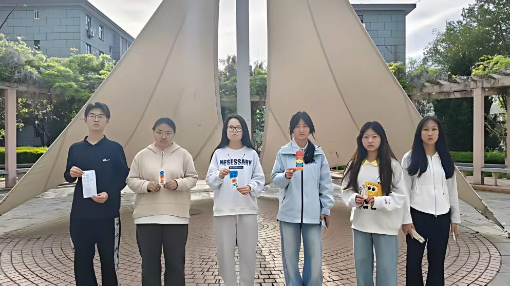 ����Ժ��������ѧԺ�ٰ조���Ļ��飬��ůͬ�С�������ǩ�����