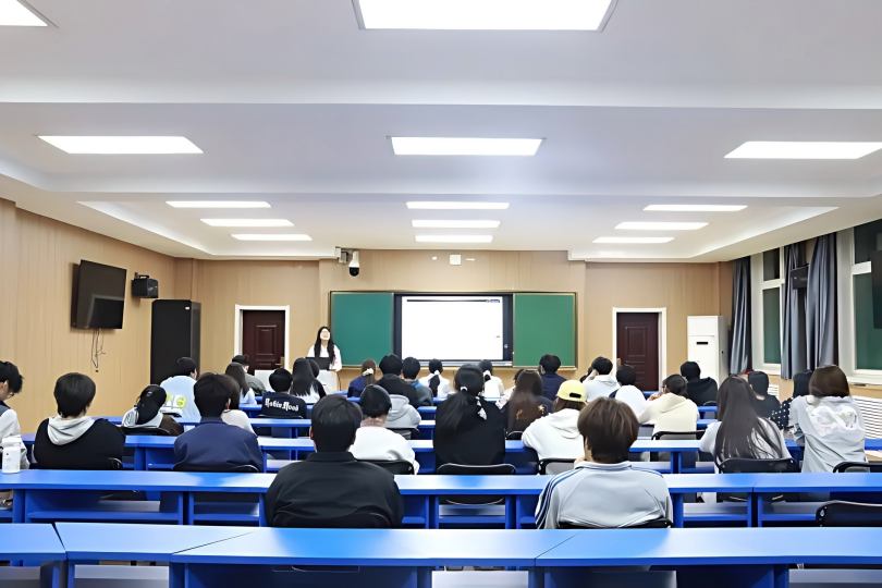 ����Ժ��������ѧԺ��չ��ǿ�Ľ��У����ֳɳ�����ѧ��������ѹ֪ʶ������