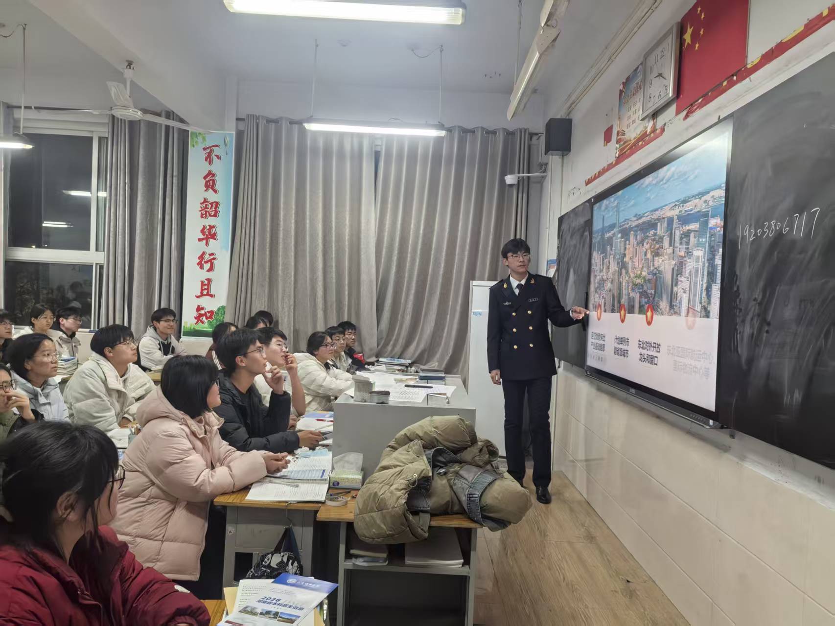 ���ϴ���|�������´�ѧ��̫�к��϶ӡ��߽������е�һ�߼���ѧ