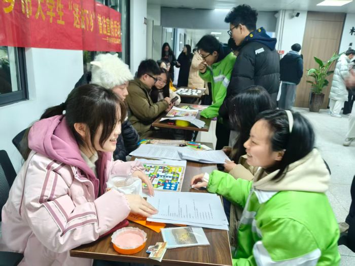 ��̶��ѧ��С���շ����߽�����һ�С���Ȥζ�շ������ഺ���ο���