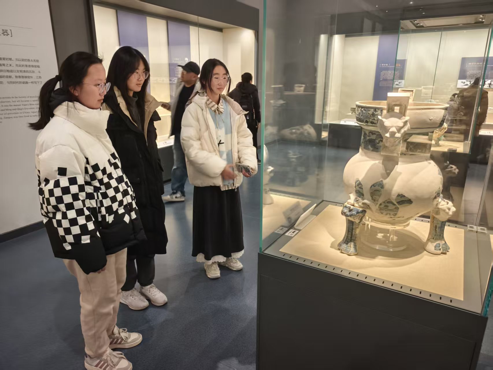 ���ƴ�ѧ�Ӻ������ʵ�����߽����в���ݣ�����ǧ���Ļ�����