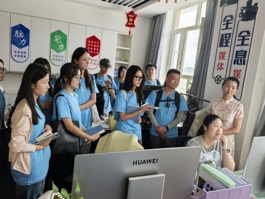 ������ڳ�������ʵ������ͬ����