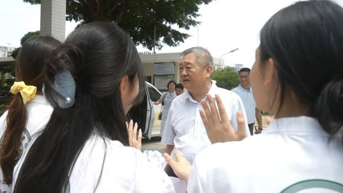 ý��۽� У���ػ�|����·���ǡ���ɷ�����У����ָ��