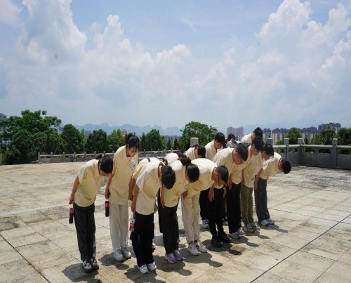 �����־Ը���⣬�������мҹ��黳 ��������������ѧ����ѧԺ�����ݿ�չ��ɫ��ѧ