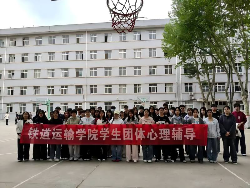 ����Ժ��������ѧԺ�ٰ조����ͬ�У������ѹ�������Ÿ��